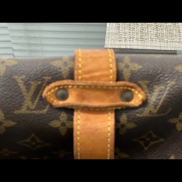 Authentic Beautiful Louis Vuitton Saumur 35 Shoulder Bag. - Picture 10 of 16